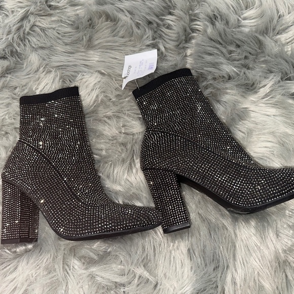 Shoes - 🔥12 Thompson Women's Boots Kellie Black with Silver Bling